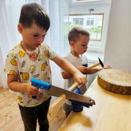 Naše děti si mohou vyzkoušet praktické práce.